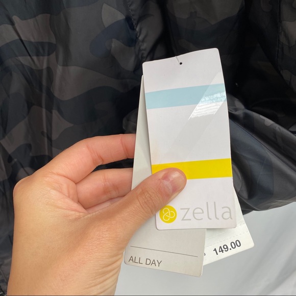 Zella Black Camo Print revisible Jacket - Picture 3 of 5